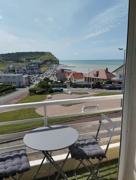 Avec Vue Sur *